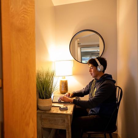Alpenglow Lodge Family & Work Retreat By Mva Whistler Eksteriør billede